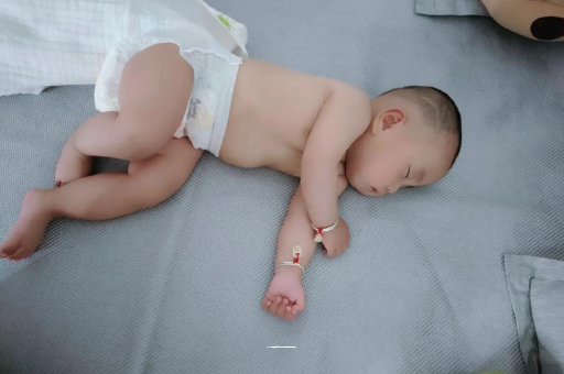 通化三个月宝宝抬头不稳